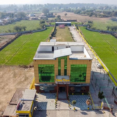 Lime Tree Hotel And Banquet Vrindavan Bagian luar foto