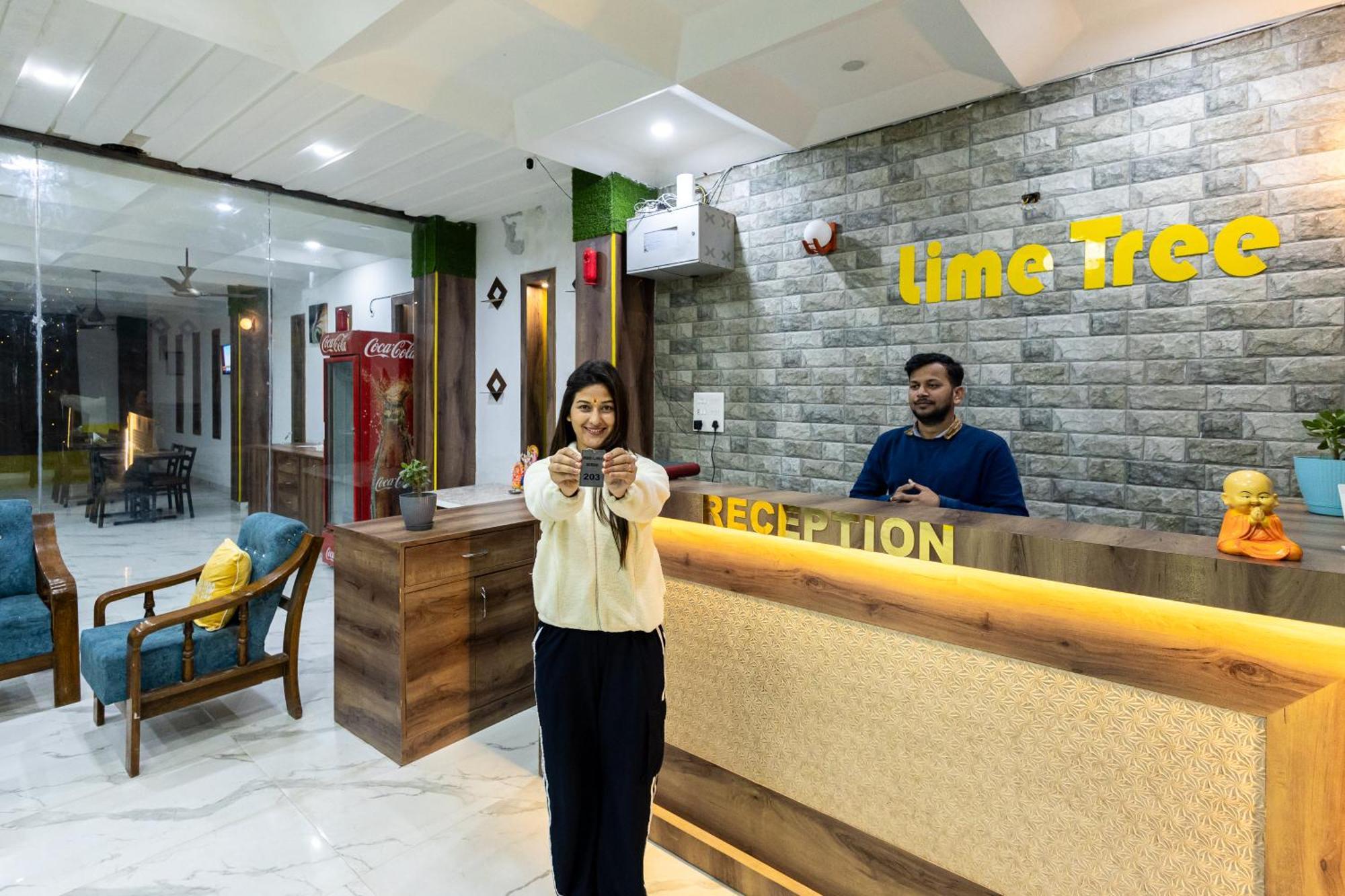 Lime Tree Hotel And Banquet Vrindavan Bagian luar foto