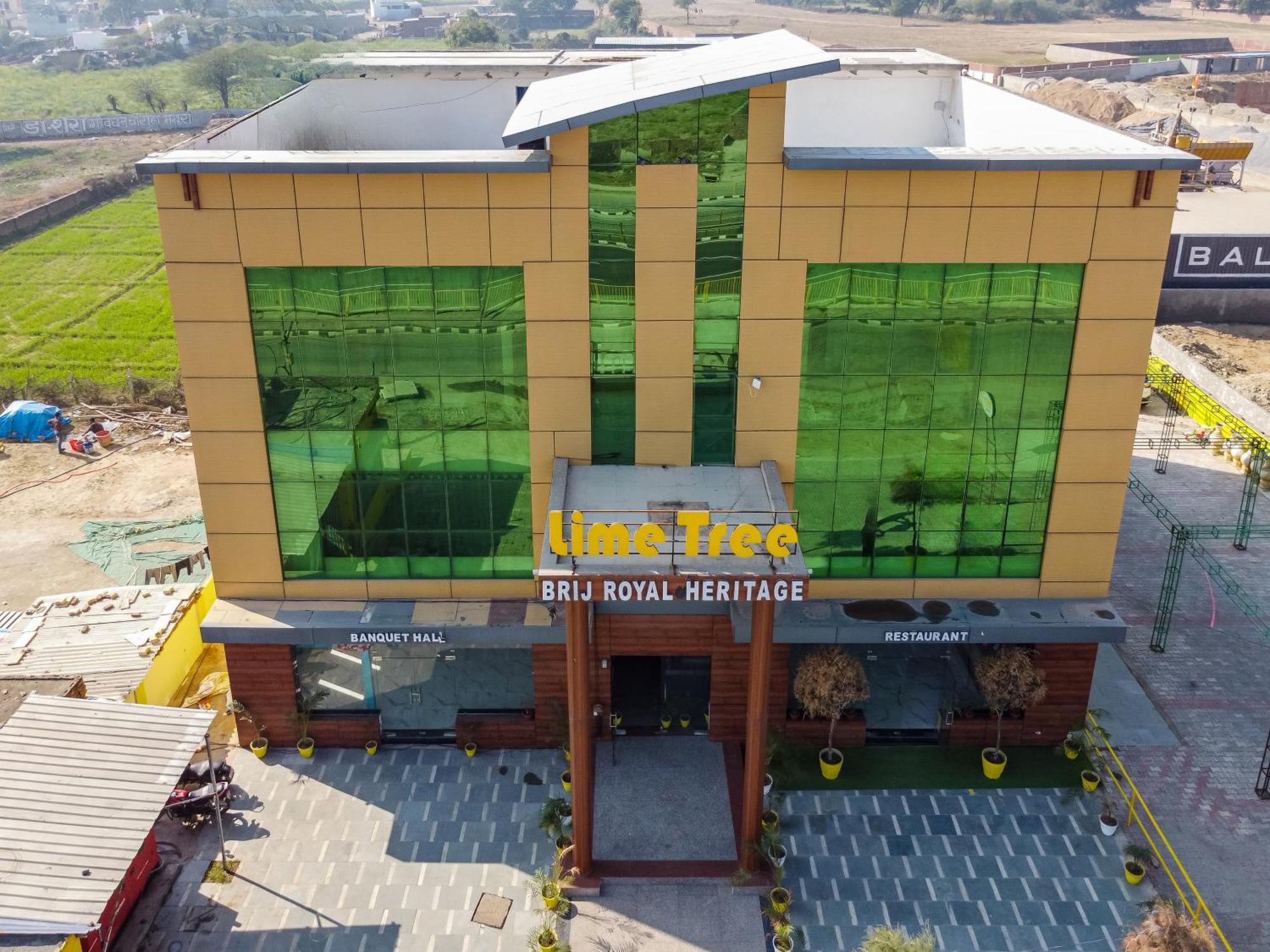 Lime Tree Hotel And Banquet Vrindavan Bagian luar foto