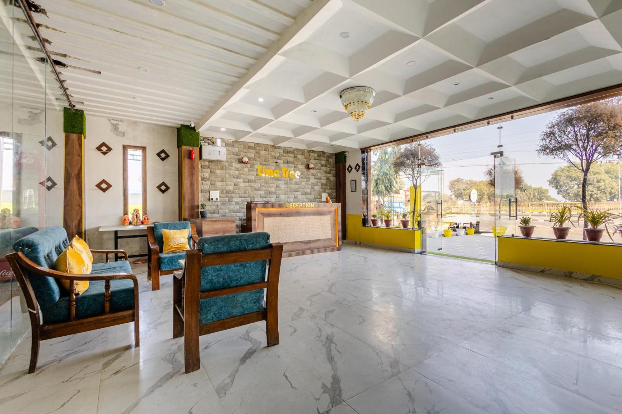Lime Tree Hotel And Banquet Vrindavan Bagian luar foto