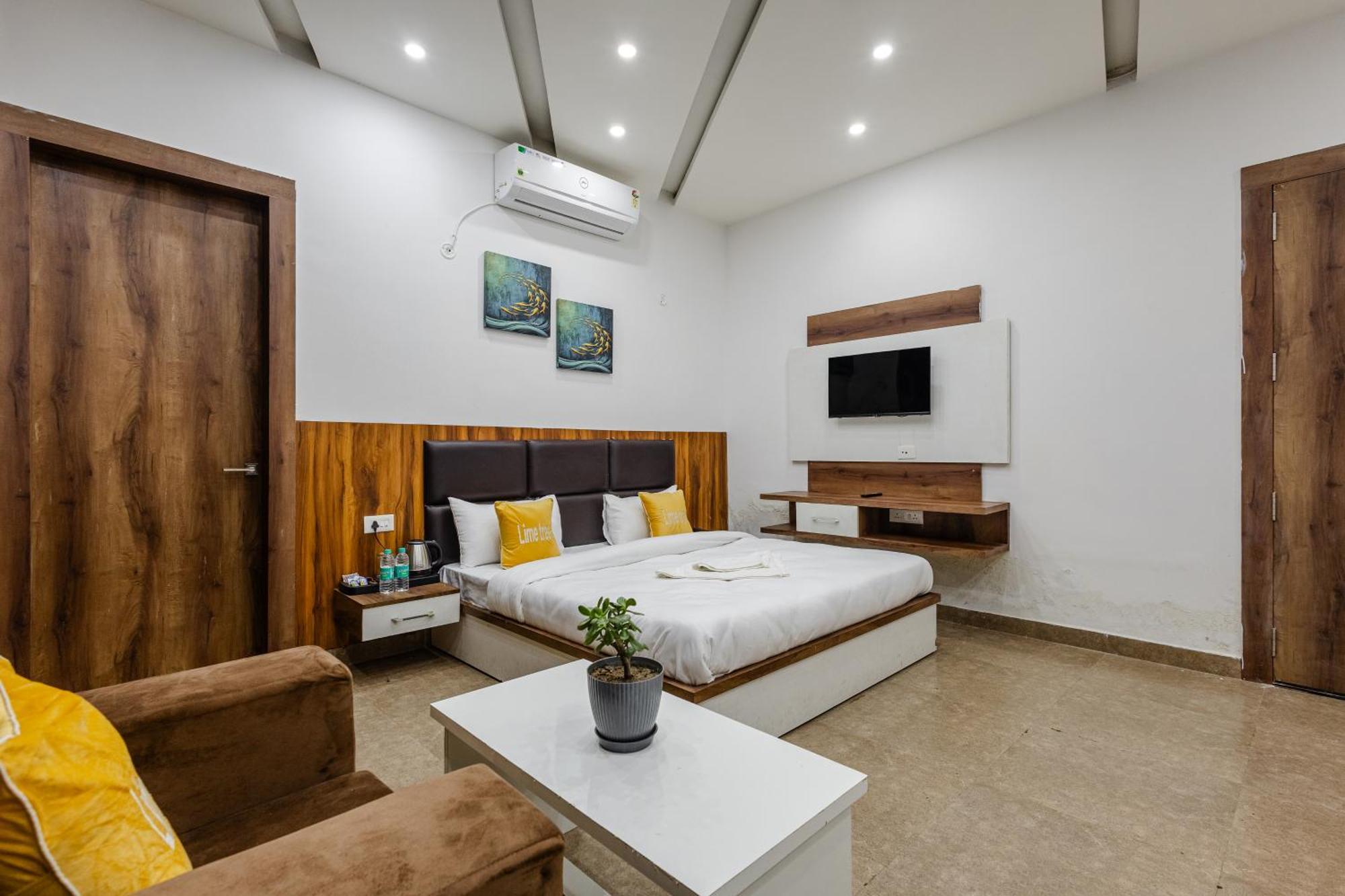 Lime Tree Hotel And Banquet Vrindavan Bagian luar foto