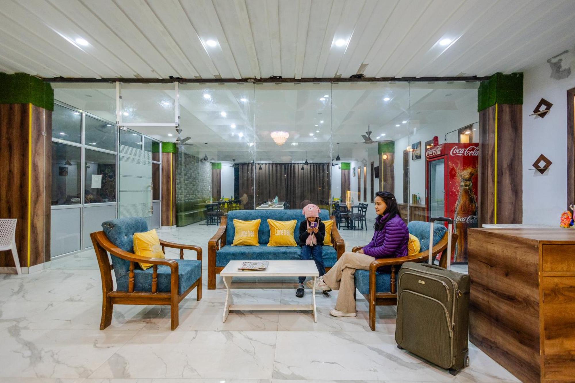 Lime Tree Hotel And Banquet Vrindavan Bagian luar foto