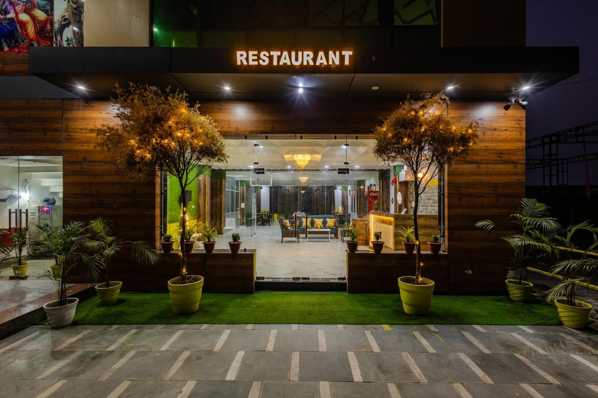 Lime Tree Hotel And Banquet Vrindavan Bagian luar foto