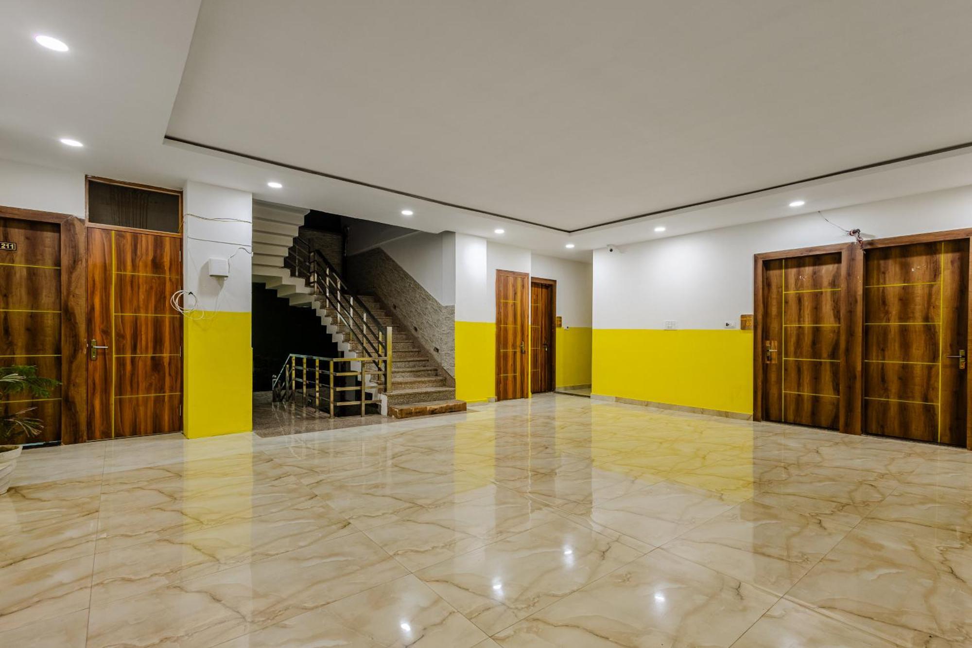 Lime Tree Hotel And Banquet Vrindavan Bagian luar foto