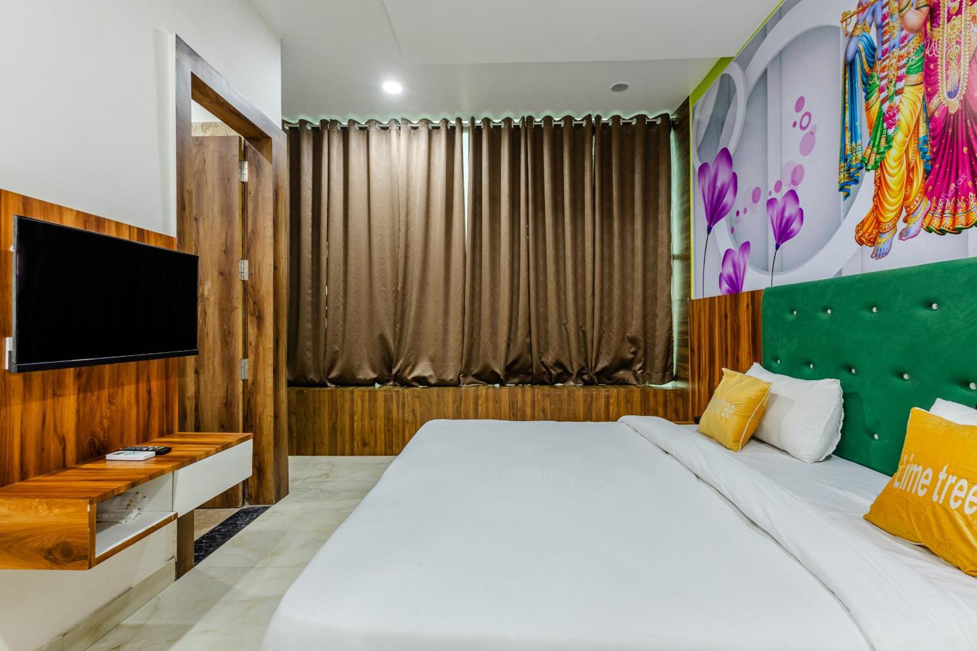 Lime Tree Hotel And Banquet Vrindavan Bagian luar foto
