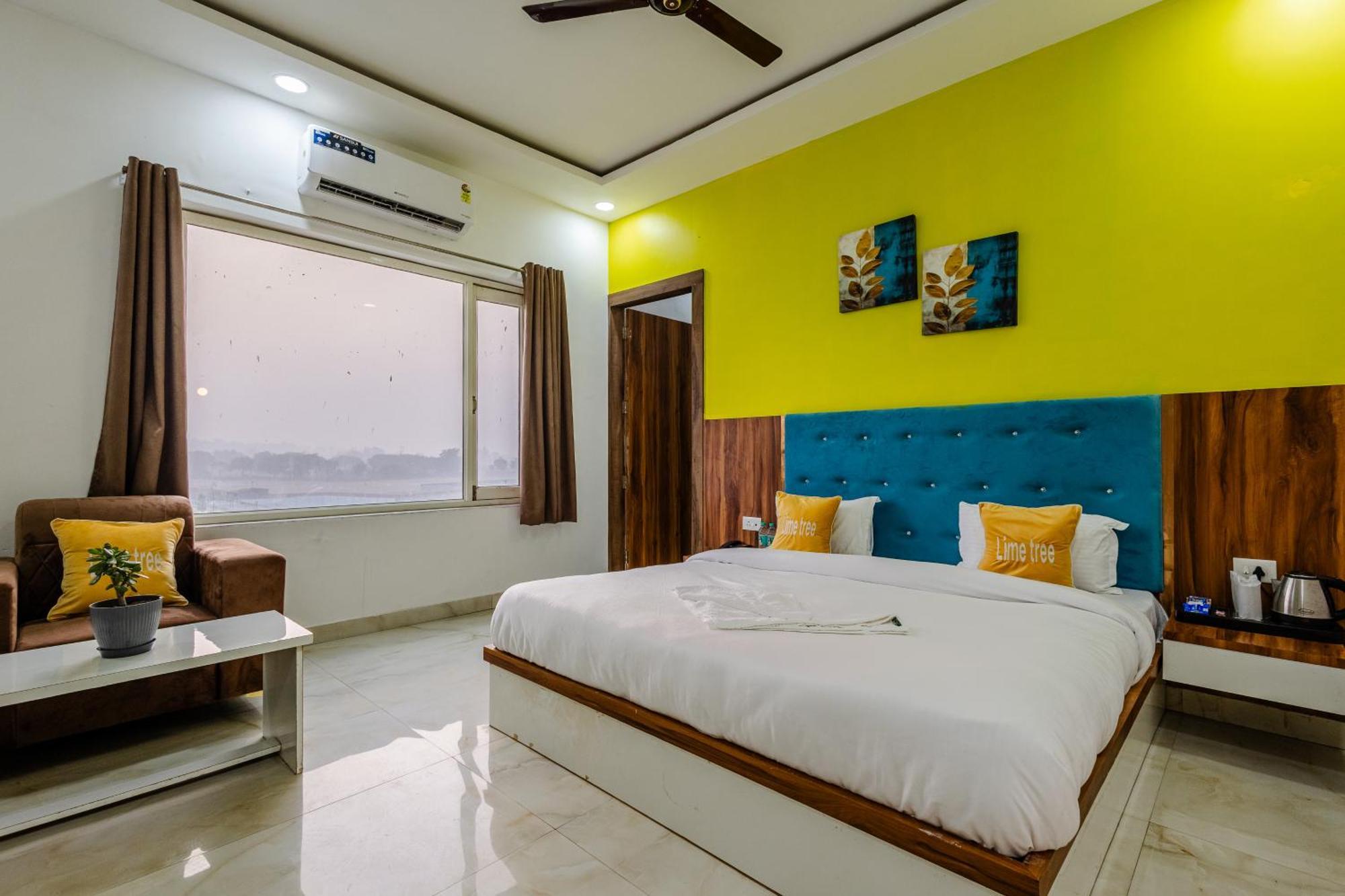 Lime Tree Hotel And Banquet Vrindavan Bagian luar foto