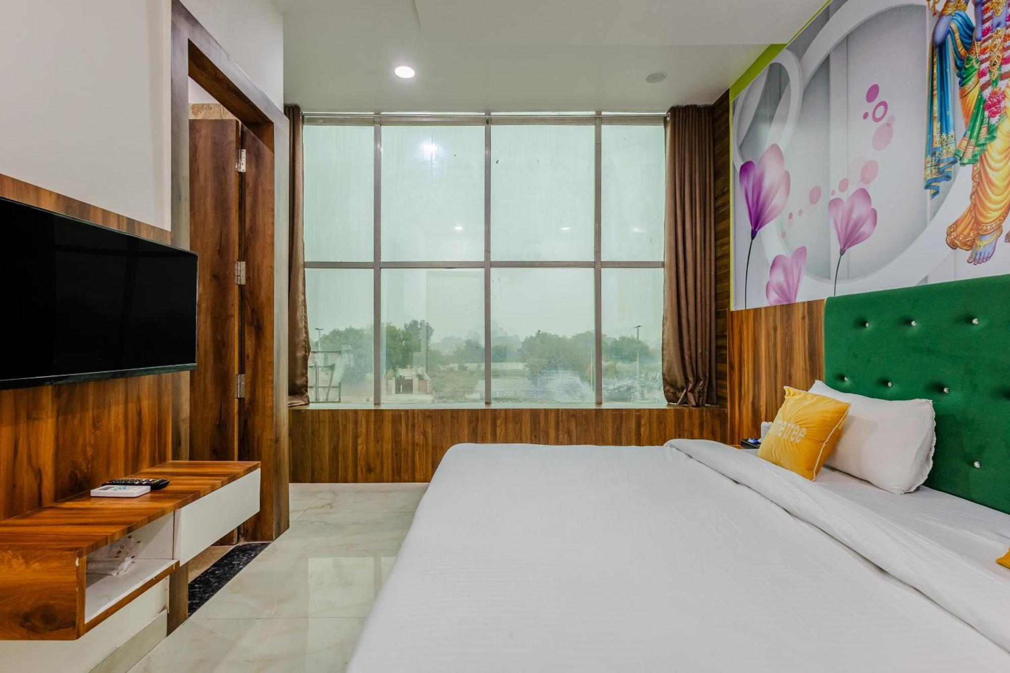 Lime Tree Hotel And Banquet Vrindavan Bagian luar foto