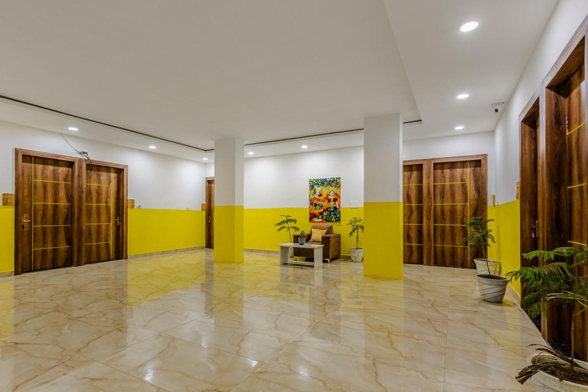 Lime Tree Hotel And Banquet Vrindavan Bagian luar foto