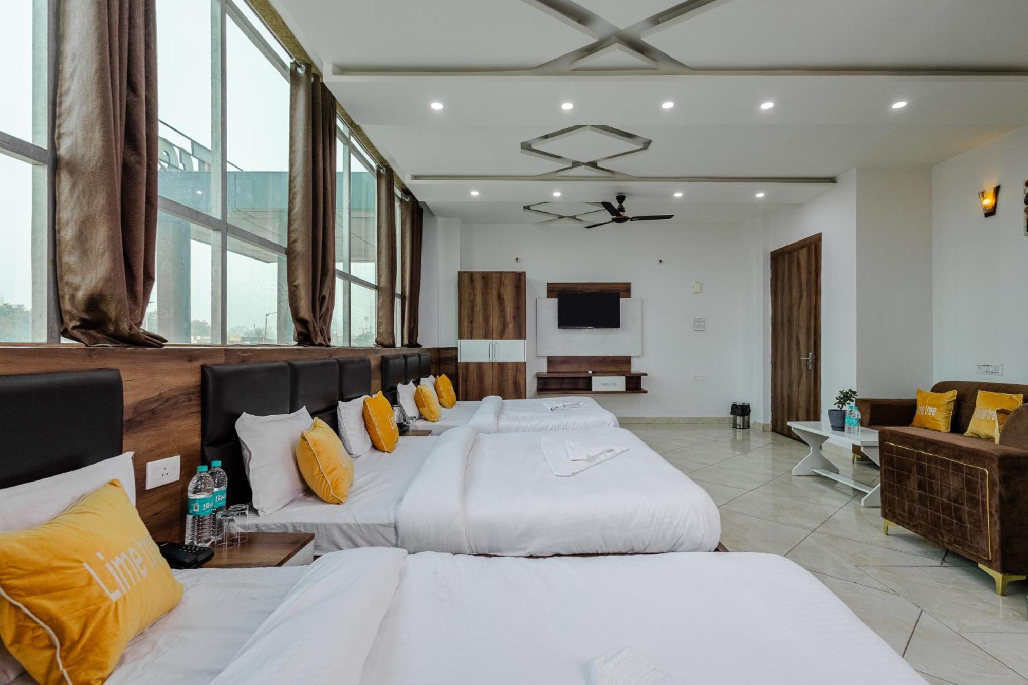Lime Tree Hotel And Banquet Vrindavan Bagian luar foto