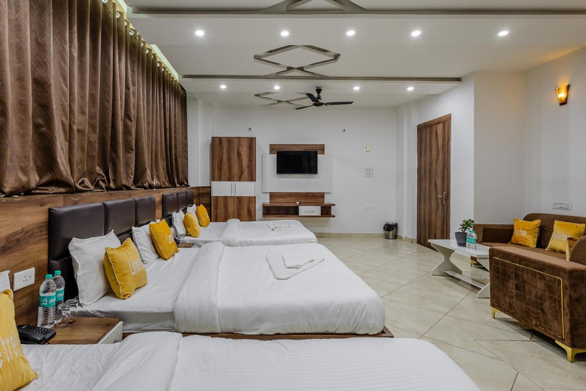 Lime Tree Hotel And Banquet Vrindavan Bagian luar foto