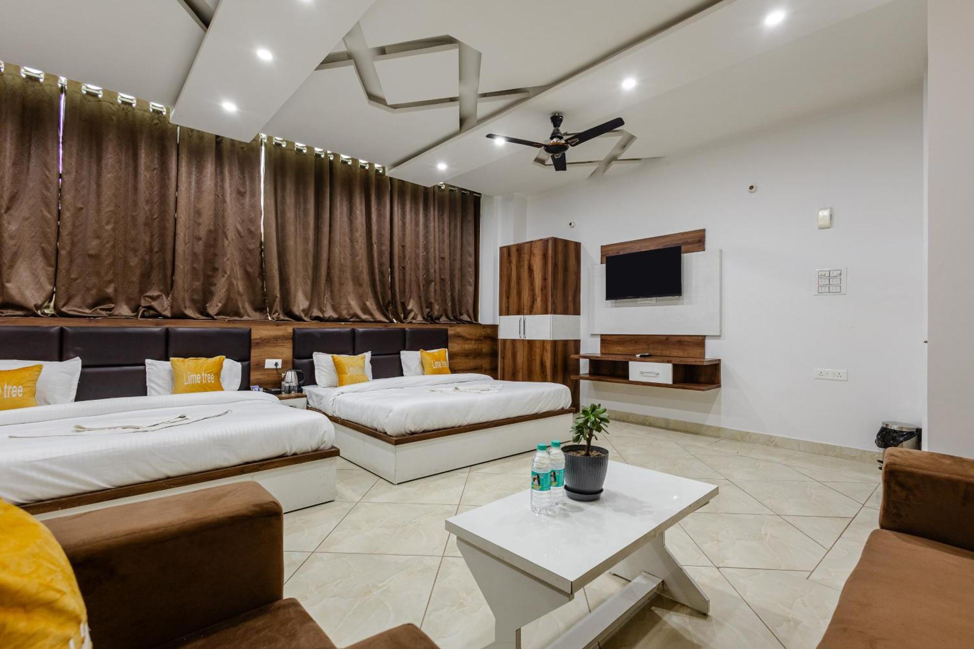 Lime Tree Hotel And Banquet Vrindavan Bagian luar foto