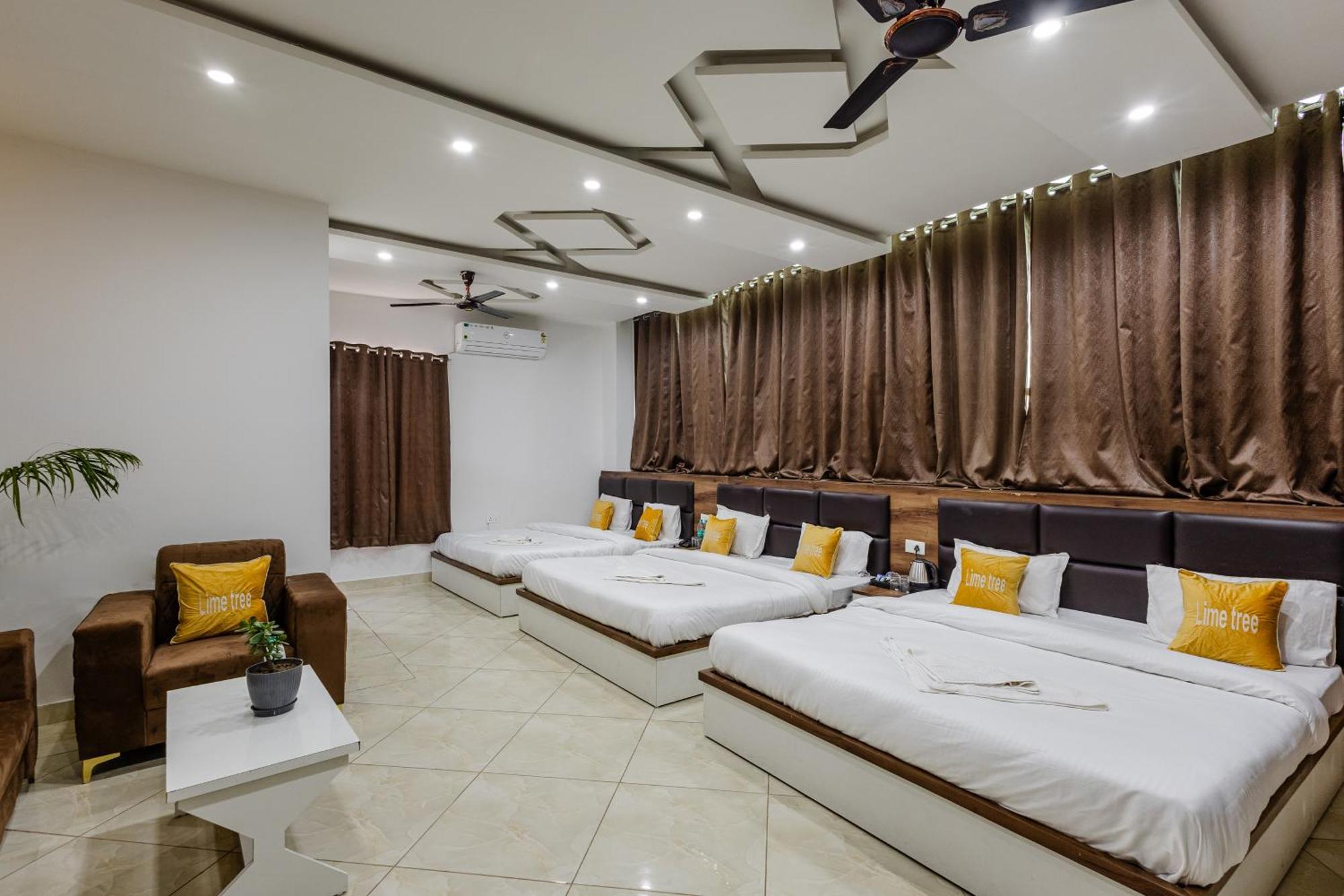 Lime Tree Hotel And Banquet Vrindavan Bagian luar foto
