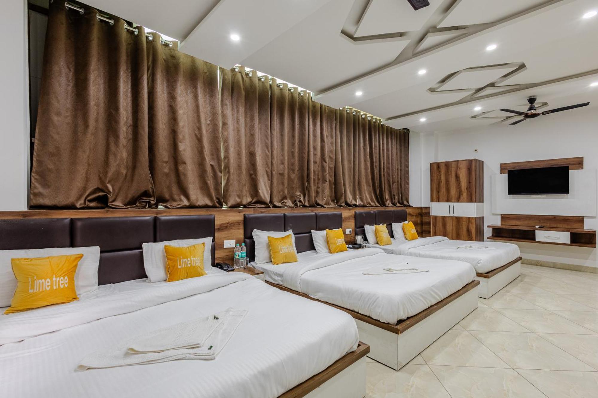 Lime Tree Hotel And Banquet Vrindavan Bagian luar foto