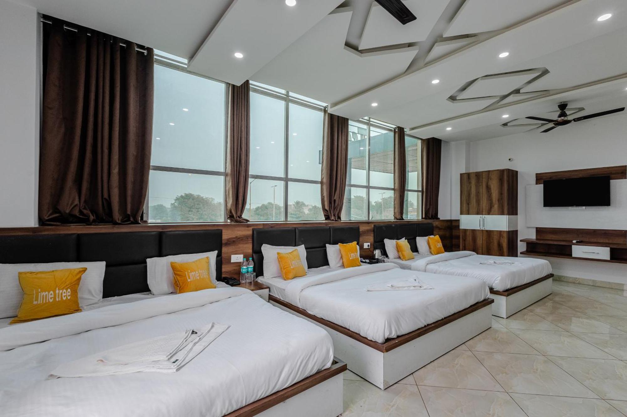 Lime Tree Hotel And Banquet Vrindavan Bagian luar foto