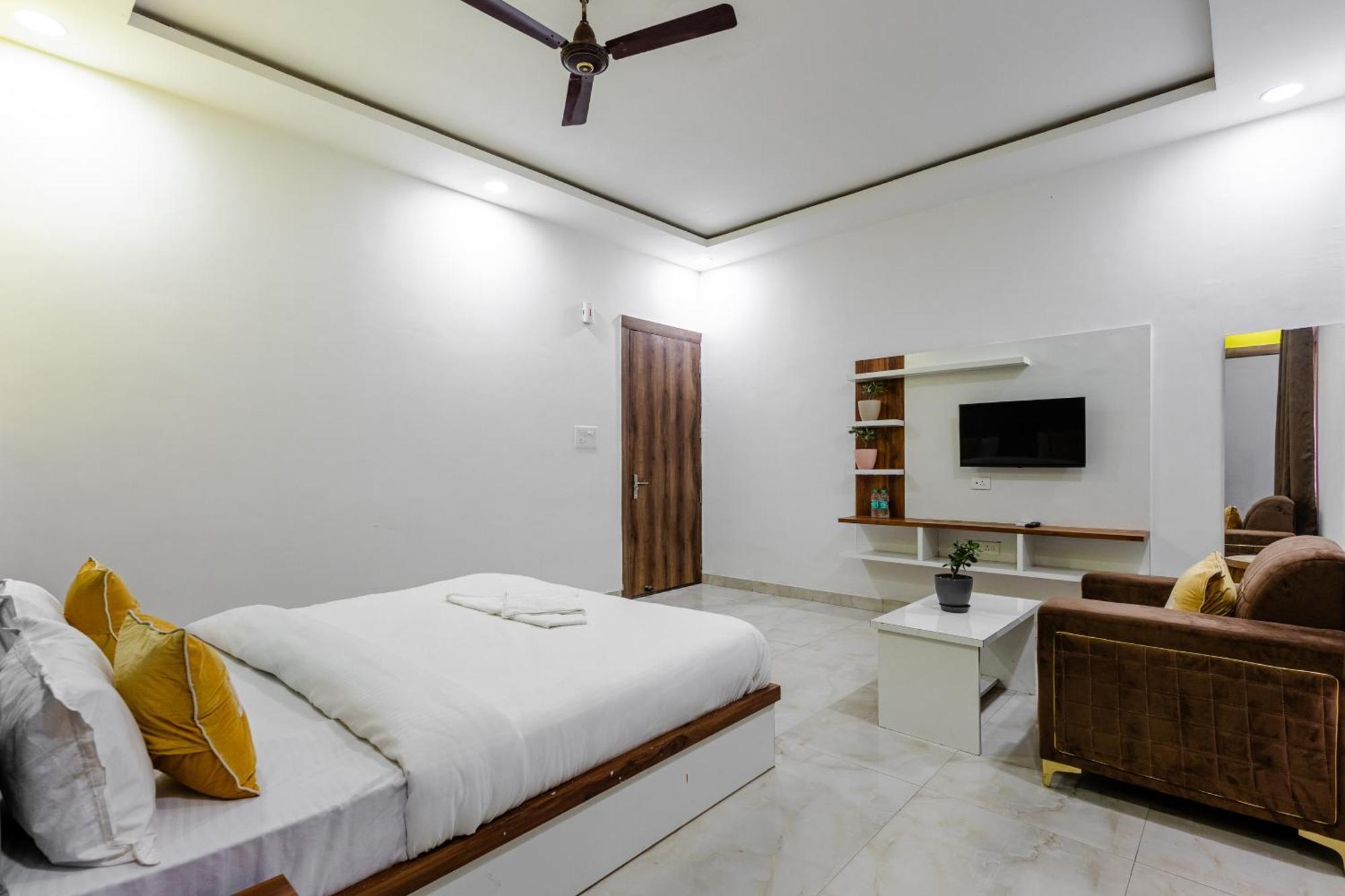 Lime Tree Hotel And Banquet Vrindavan Bagian luar foto